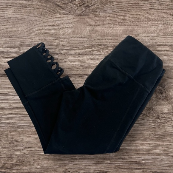 Athleta Mind Over Mat Capri Black Sz: S - Picture 8 of 16
